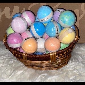 Natural and organic bath bomb